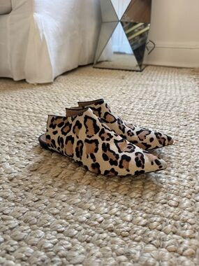 Vince Camuto Signature Leopard-Print Pointed Slingback Flats in Tan & Black Sz 7